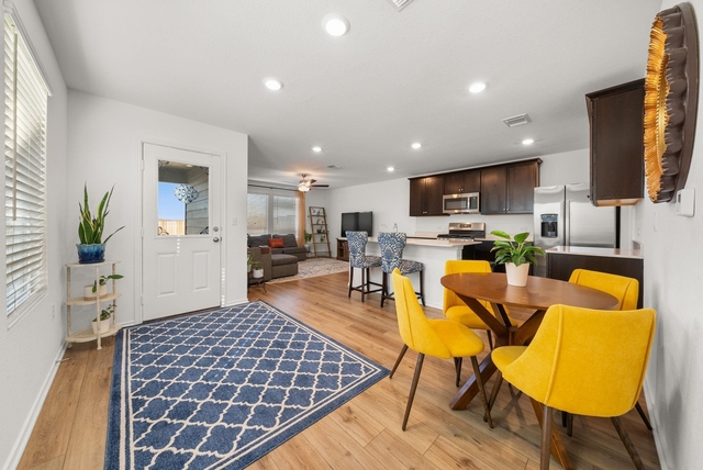 7204 Sparkling Light Dr - Photo 1