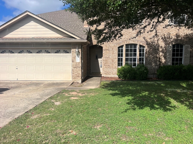 1318 Willow Bluff Dr - Photo 1