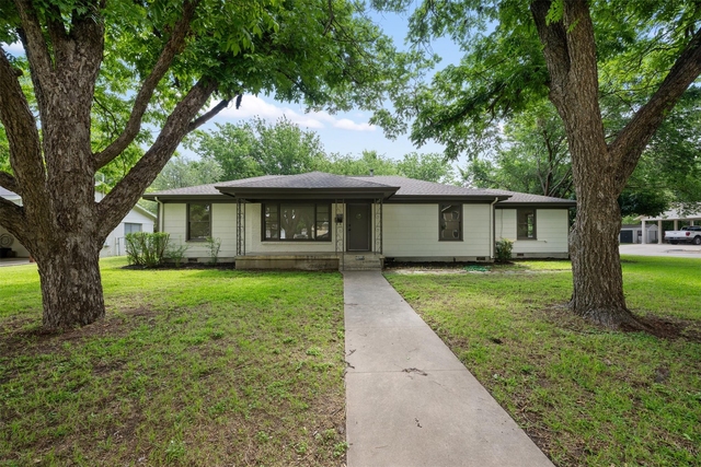 1711 S Main St - Photo 1