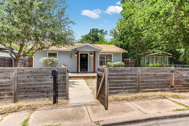 2408 E 9th St - Photo 1