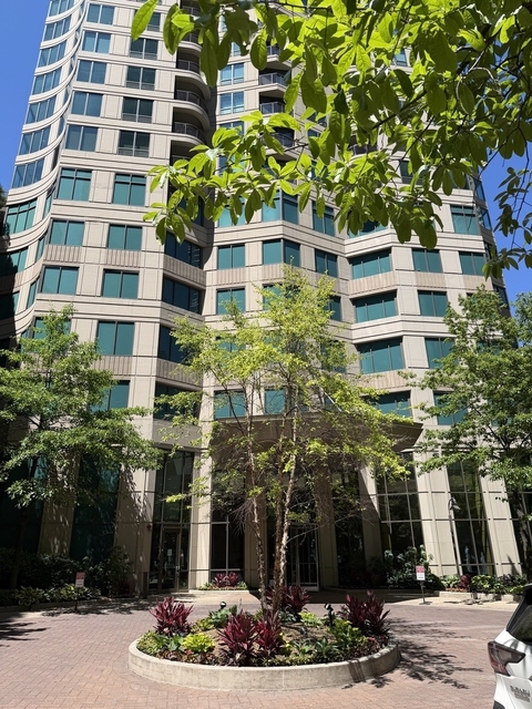 400 N La Salle Drive - Photo 1