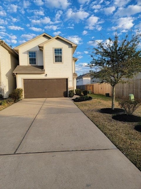 11528 Champions Green Drive - Photo 1