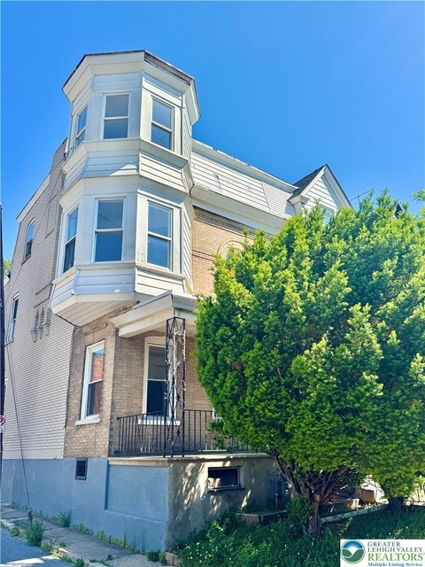 535 W Tilghman Street - Photo 1