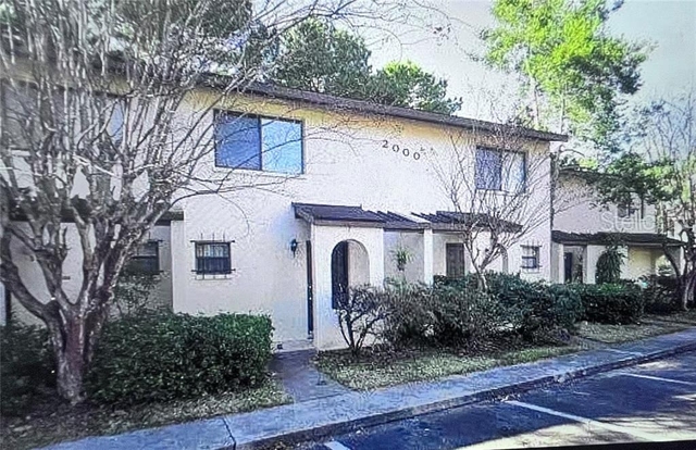 2735 Sw 35th Place - Photo 1