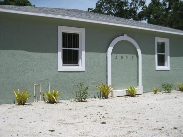 2009 Cocoanut Avenue - Photo 1
