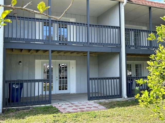 723 44th Street E - Photo 1