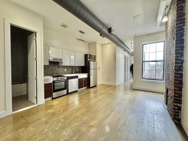 317 Knickerbocker Avenue - Photo 1