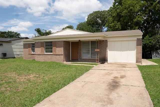 3057 Dogwood Drive - Photo 1