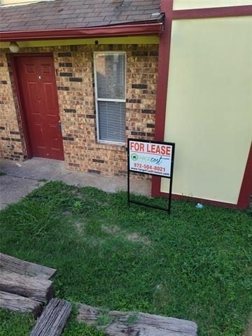 2039 W Walnut Street - Photo 1