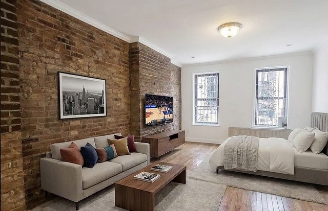 527 West 48th Street - Photo 1