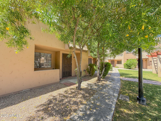 1935 W Morten Avenue - Photo 1