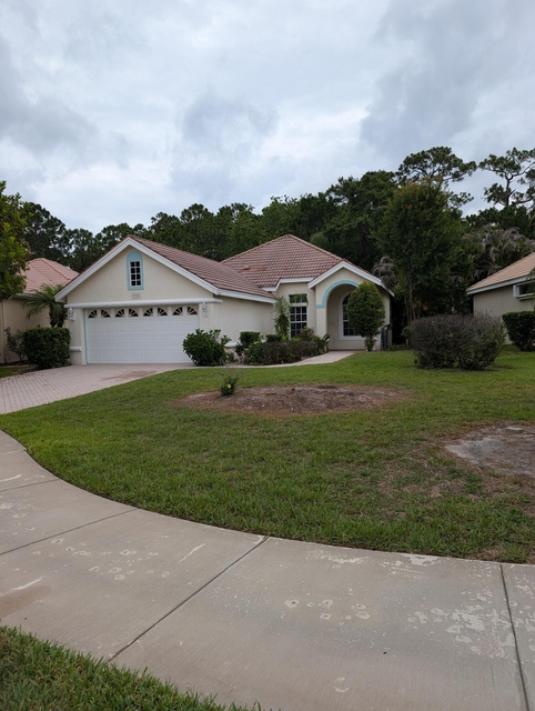 708 Sw Saint Vincent Cove - Photo 1