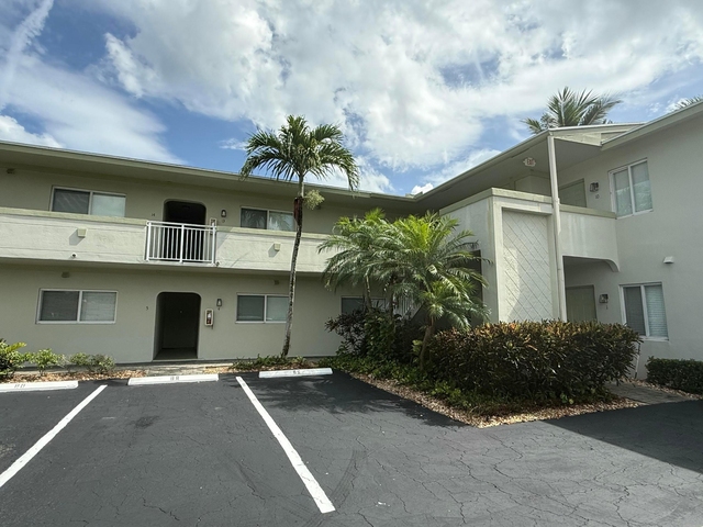 578 Ne 20th Street - Photo 1