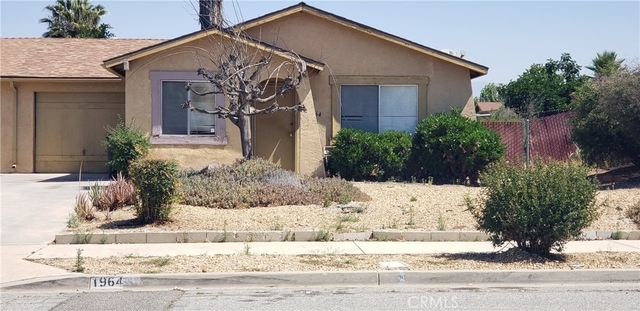 1964 W Oakland Avenue - Photo 1