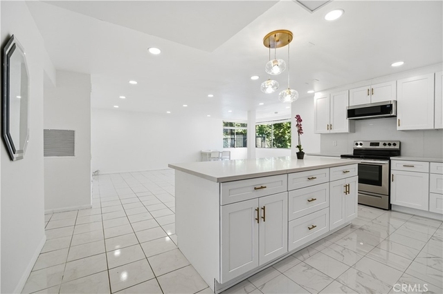 5301 Balboa Boulevard - Photo 1