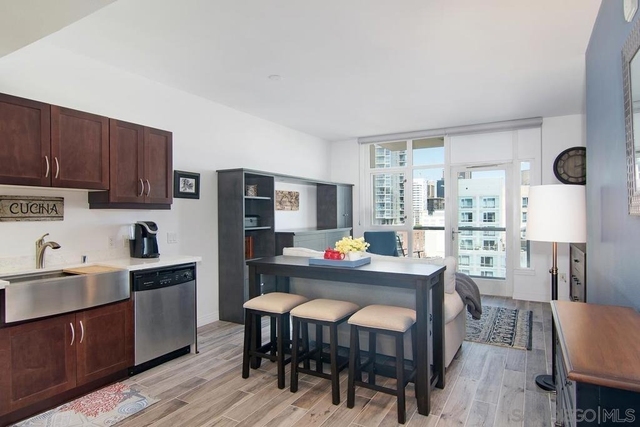 427 9th Ave - Photo 1