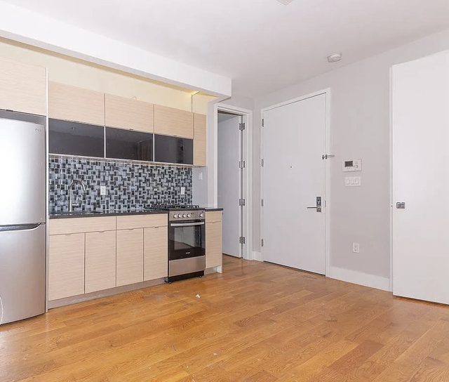 462 Pulaski Street - Photo 1