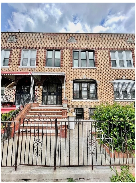 323 Midwood St - Photo 1
