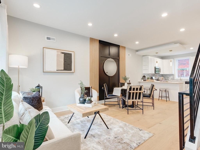 1933 N Leithgow Street - Photo 1