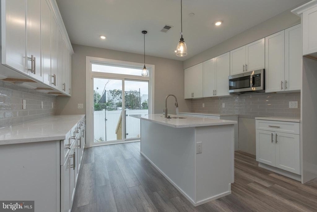 138 W Huntingdon Street - Photo 1
