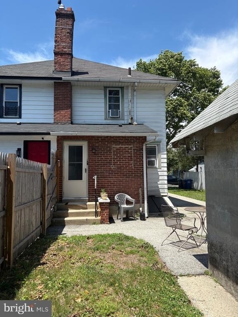 314 W 4th Street - Photo 1