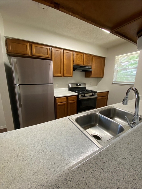 806 Sirocco Dr - Photo 1