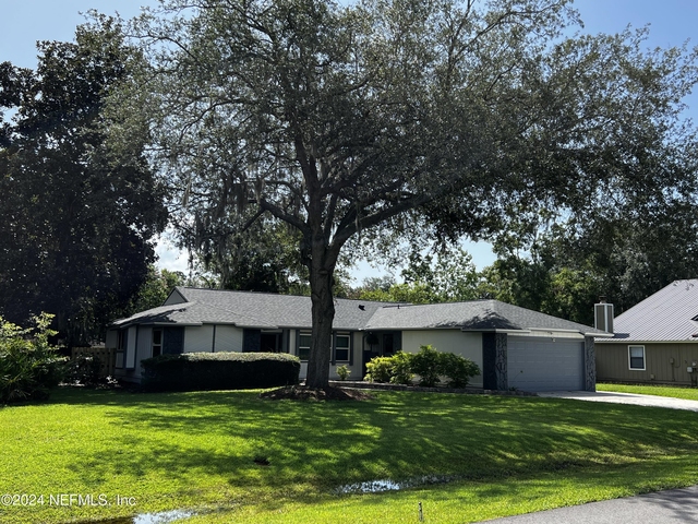 6137 Island Forest Drive - Photo 1