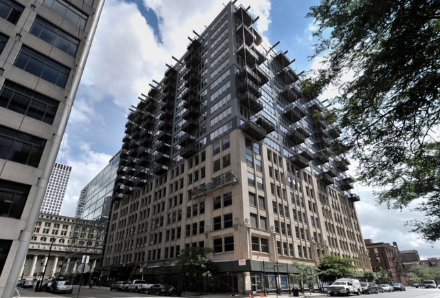 565 W Quincy Street - Photo 1