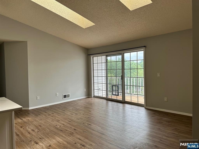 965 Juniper - Photo 1