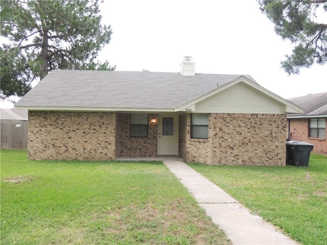806 Camellia Court - Photo 1