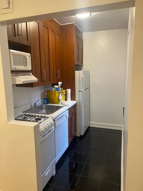E 89th St / York Avenue - Photo 1