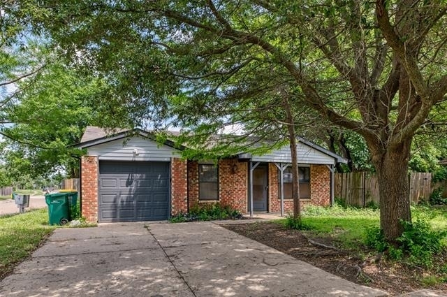 447 Vincent Street - Photo 1