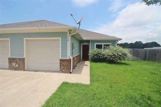 112 Bridle Court - Photo 1