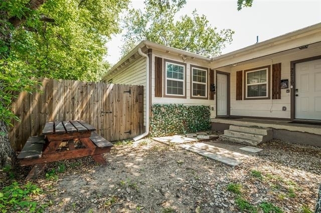 2214 Pine Street - Photo 1