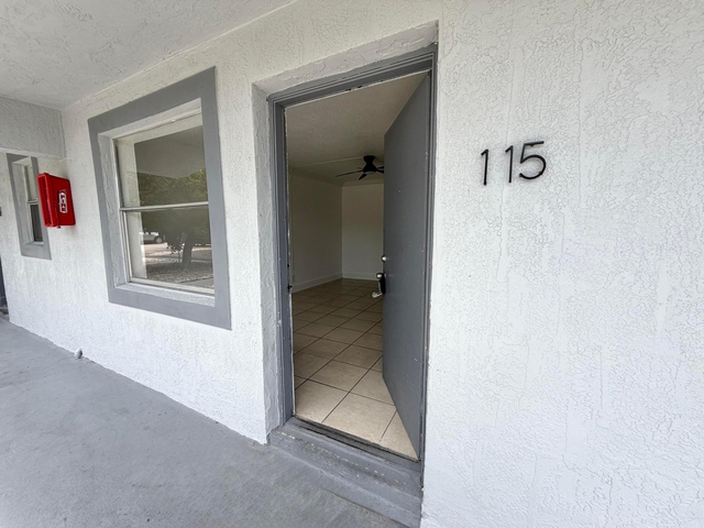 2127 Davie Boulevard - Photo 1