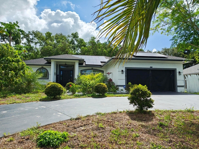 376 Sw Tulip Boulevard - Photo 1