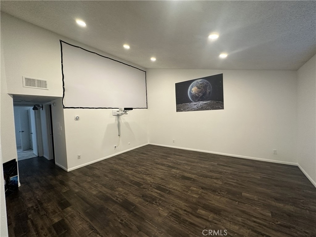 5500 Lindley - Photo 1