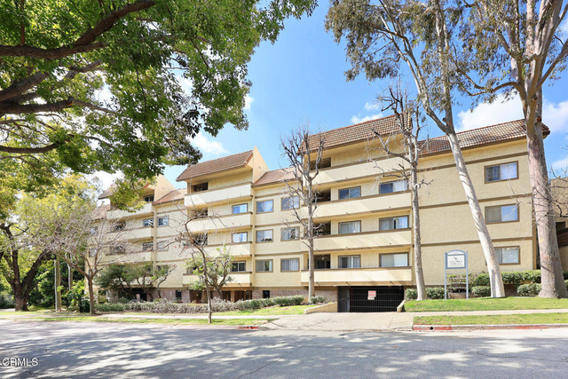 1339 N Columbus Avenue - Photo 1