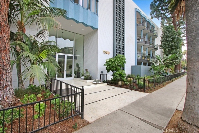 7560 Hollywood - Photo 1