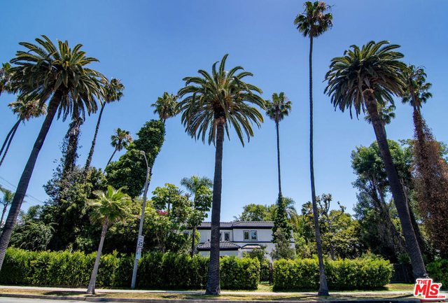508 N Canon Drive - Photo 1