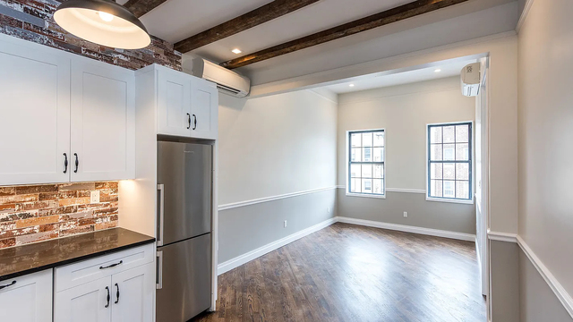 77 Graham Avenue - Photo 1