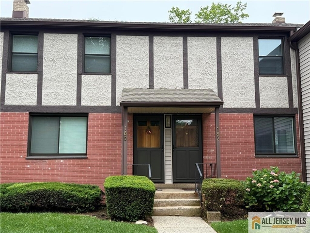 182 Newman Street - Photo 1