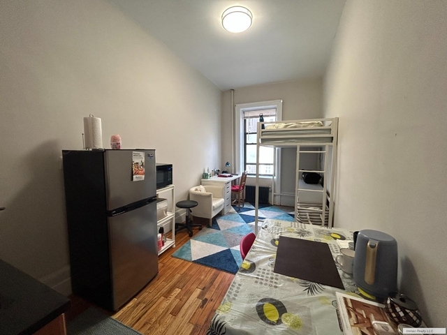 318 W 106th Street - Photo 1