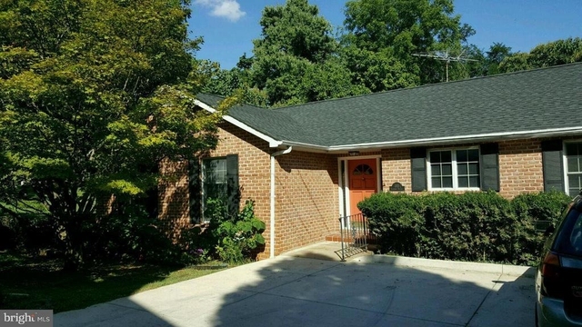 301 Gilmore Street - Photo 1