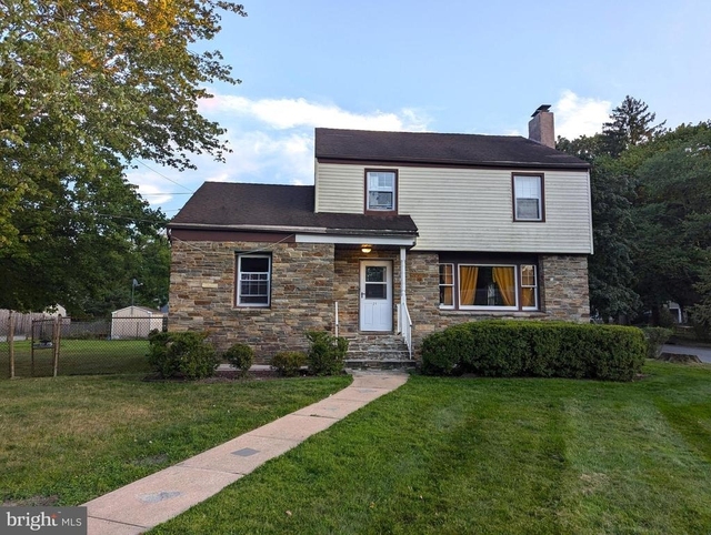 21 Steinway Avenue - Photo 1