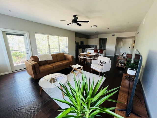 2708 San Pedro St - Photo 1