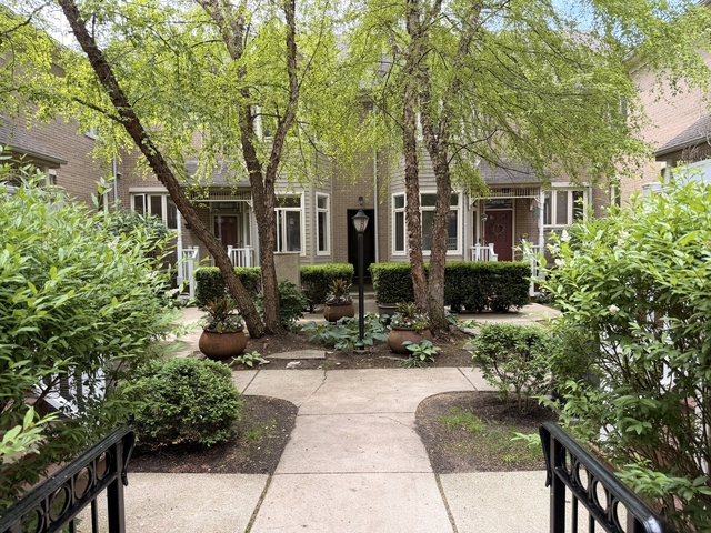 1241 W Fletcher Street - Photo 1