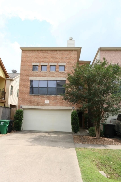 1046 W 25th Street - Photo 1
