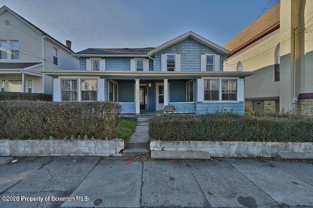 418 E Market Street - Photo 1