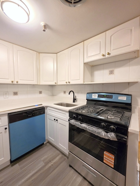 83-24 Talbot Street - Photo 1